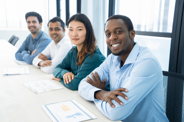 happy-excited-multiethnic-business-students-ready-seminar_1262-12671