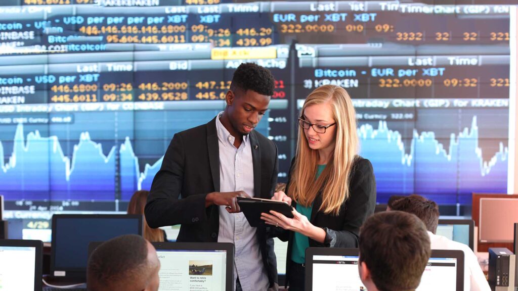 hero-business-trading-room